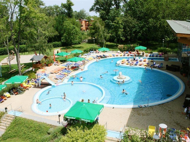 Hotel Azur Premium à Siófok Extérieur photo