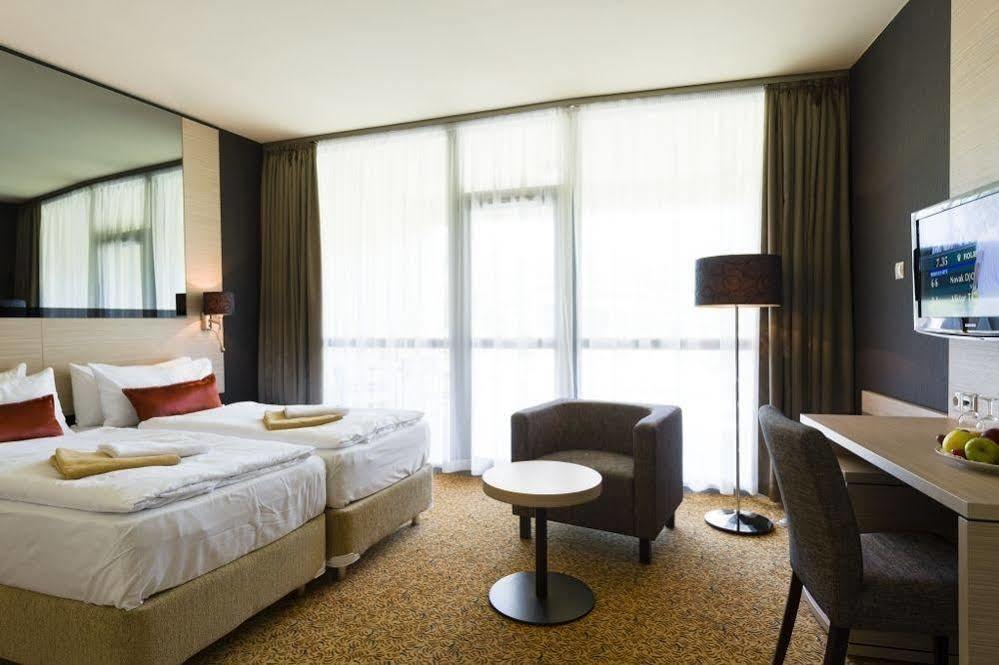 Hotel Azur Premium à Siófok Extérieur photo