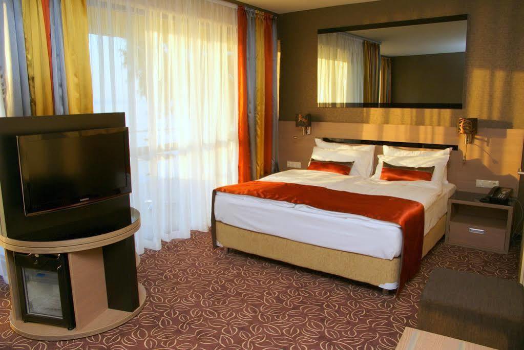Hotel Azur Premium à Siófok Extérieur photo